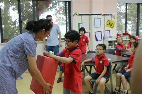 云南荞山镇13所学校获赠净水器 4000多学生喝上纯净水！