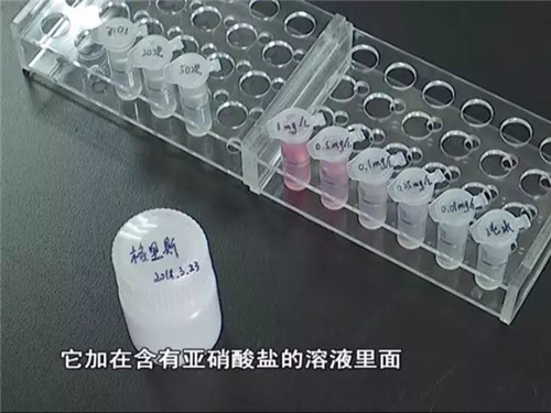 荔湾男子每天饮水提心吊胆 煮自来水后有层沙