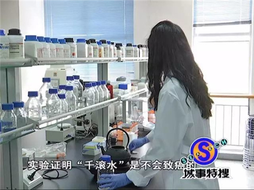 荔湾男子每天饮水提心吊胆 煮自来水后有层沙