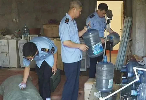 宁化捣毁一非法用自来水灌装桶装水的窝点