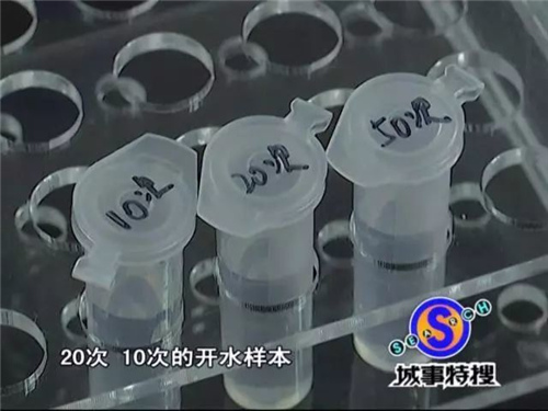 荔湾男子每天饮水提心吊胆 煮自来水后有层沙