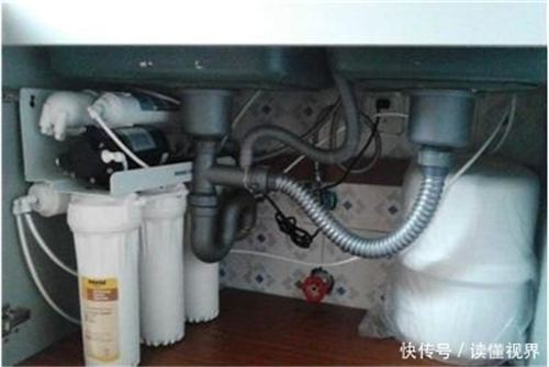 净水机下乡会销专骗老人 连送6天礼品只为骗1天 网友：防不胜防