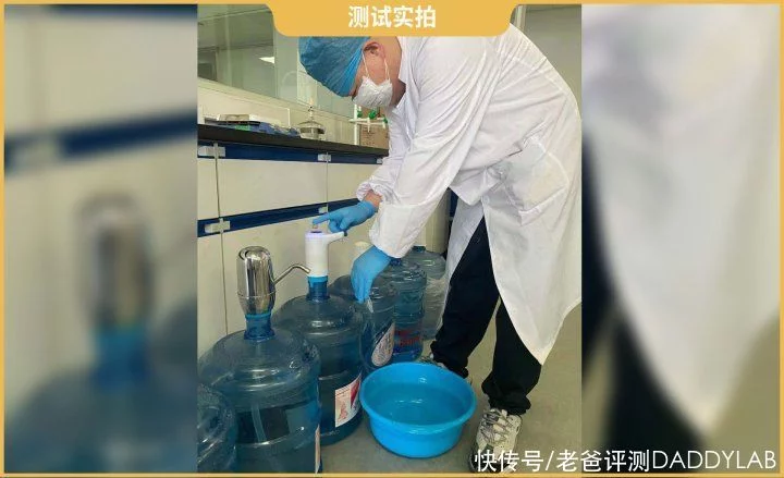 饮水机里的水 到底有多脏？定期清洗能让它变干净吗？