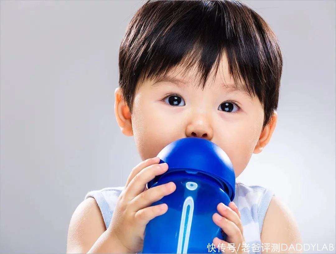 婴幼儿可以喝水吗？每天喝多少水比较好？新手爸妈必看