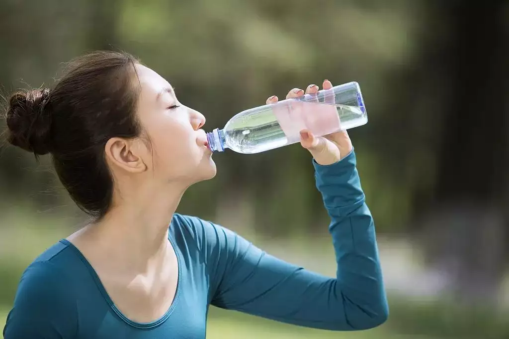 早上空腹喝水 比不吃早饭还伤身？