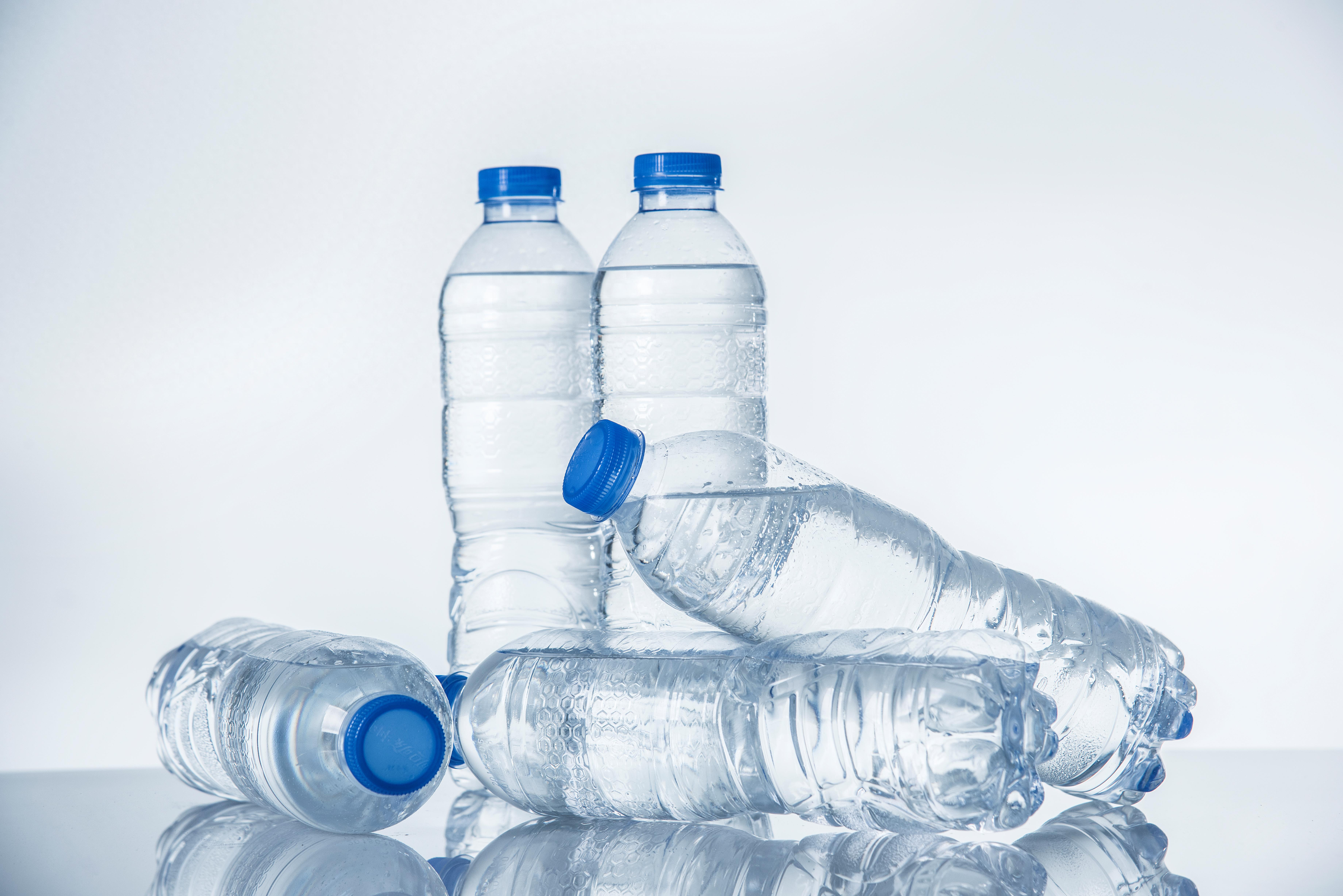很多人不知道：瓶装水也有保质期！喝了“过期”的水会有事吗？