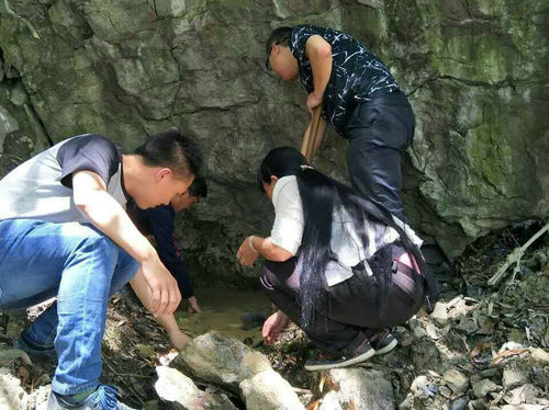 黔江：驻村帮扶办实事 解决村民饮水难