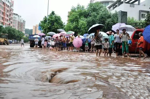 雨季总“看海” 城市内涝之困如何解？