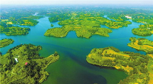 资阳城区第二饮用水水源地鲤鱼湖 美丽如画卷