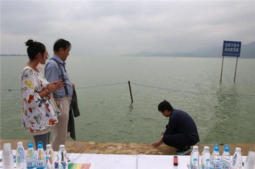 「饮水思源 求真之旅」57份天然水水样检测均为碱性