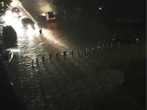 暴雨致长阳第二水厂被淹 逐步恢复供水