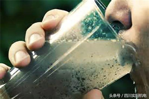 净水器 还原每一滴水的本质 让健康伴你左右！