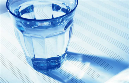 矿泉水和纯净水 揭开“净水器免费送”的秘密