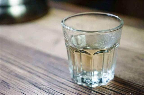 纯净水白开水苏打水 痛风病人喝水选择哪种好？