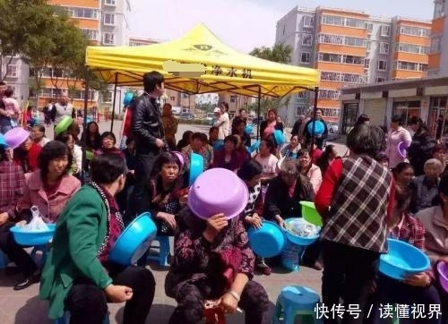 净水机下乡会销专骗老人 连送6天礼品只为骗1天 网友：防不胜防