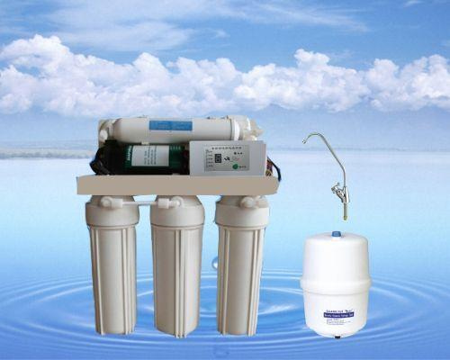 买一台净水器：做孩子饮水健康的“守护神”