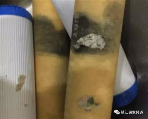 镇江这家人买了台净水器 喝了快一年发霉的水