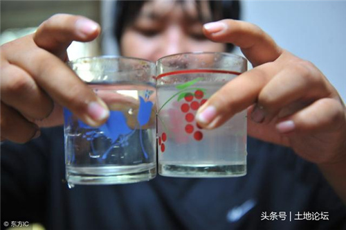 不止是海鲜！科学家发现全球自来水、啤酒均已被塑料微粒入侵！