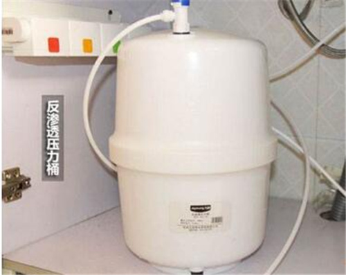 净水器3.2G压力桶能装12升水？压力储水桶实际容量小很多