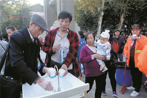 永川：率先启动直饮水进市民家中工程 管道出水可直接喝