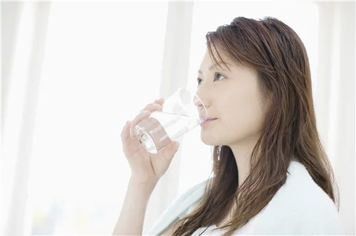 家里喝水 是用饮水机好 还是电水壶好？