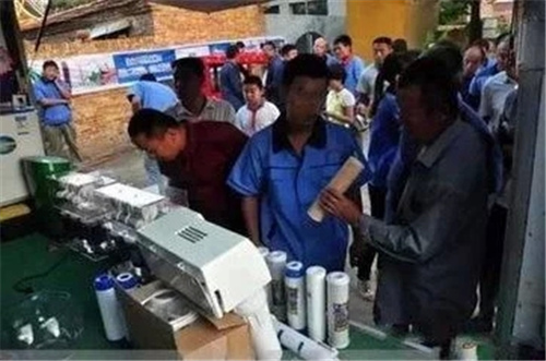 买净水器 交的钱还能返还？几年前的骗人老套路这回跑乡镇了