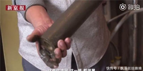 迁安一社区自来水黑如酱油 住户净水器裹一层厚泥怎么回事