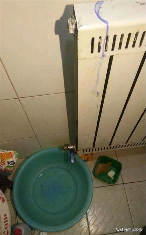 聊城某小区 蒜味的供热水倒灌进自来水