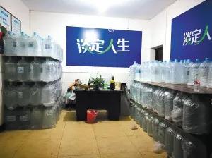 昆明这家桶装水出问题了！擅自关门电话打不通 用户“淡定”不了