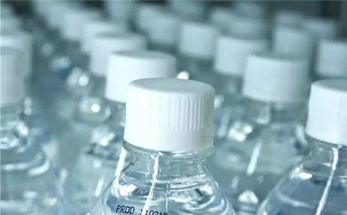 国外的天然矿泉水为什么这么贵？定义和定价成为争议点
