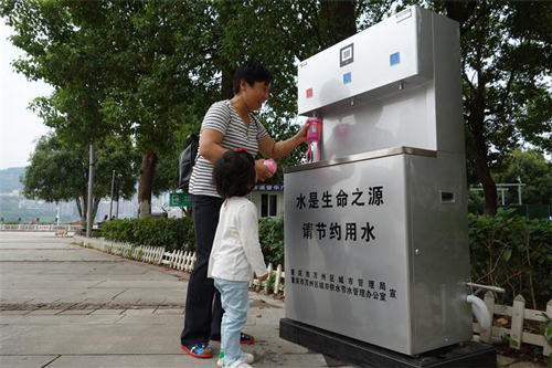 重庆音乐广场建起市民直饮水平台