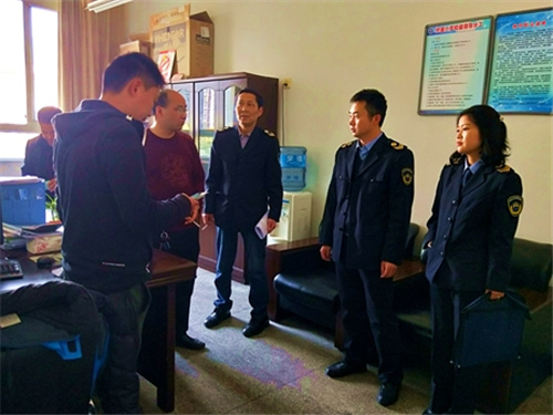 万盛万东镇人大开展校园饮用水安全监督检查