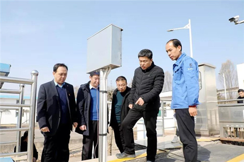 武乡县委书记胡坚深入西电净水现场办公