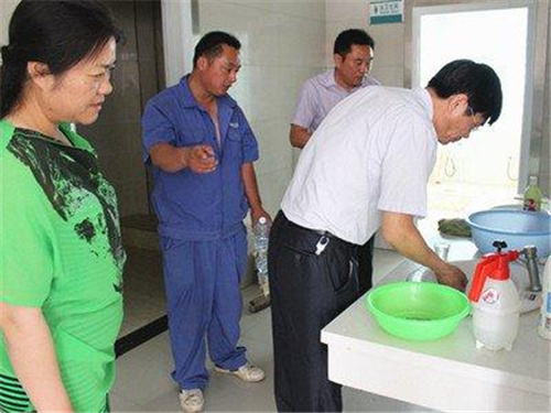 受环境污染的农村饮用水 该如何解决饮水问题