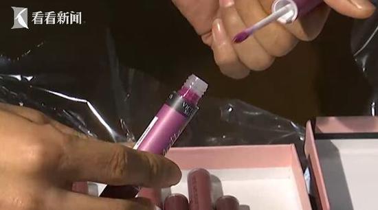 1桶水灌1000支唇彩！黑心商用桶装水制名牌彩妆