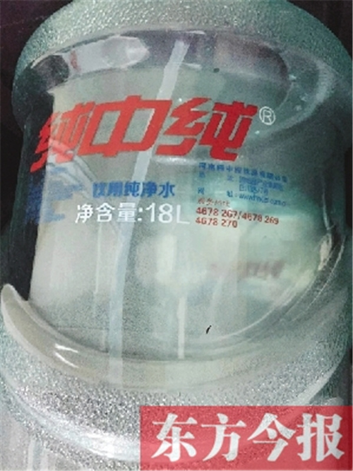 信阳一桶装水公司两桶起送还“缩水”律师表示：涉嫌欺诈消费者