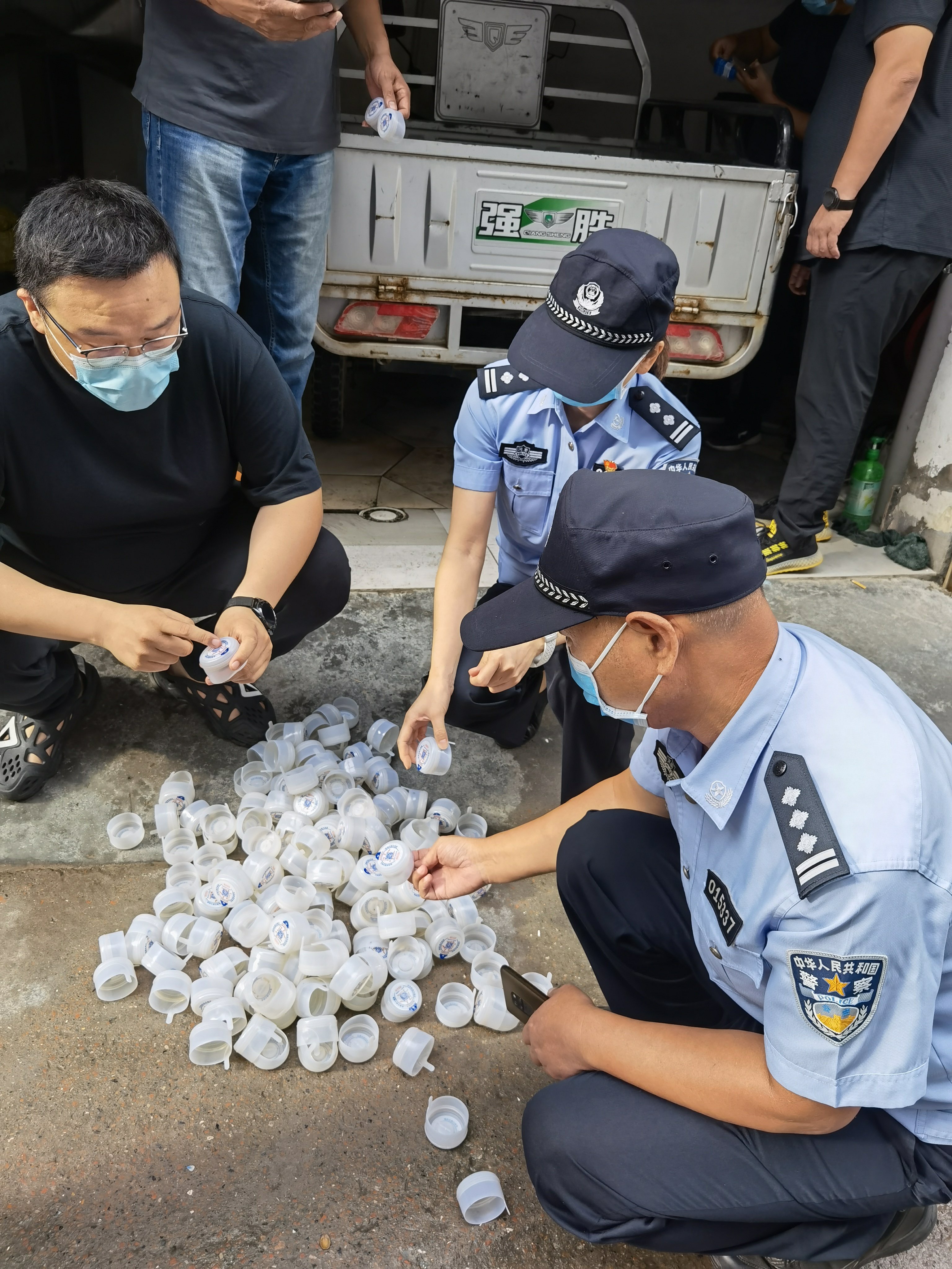 你喝的纯净水“纯净”吗？河南新郑打掉一“纯净水”黑窝点