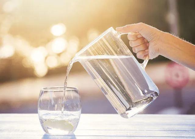 白开水、纯净水、净化水、矿泉水喝哪种水好？