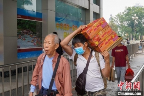 中越边境互市贸易繁荣 日用品小电受欢迎