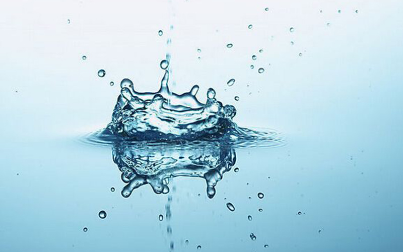 水(H₂O)是一种无色、无味、无臭的液体