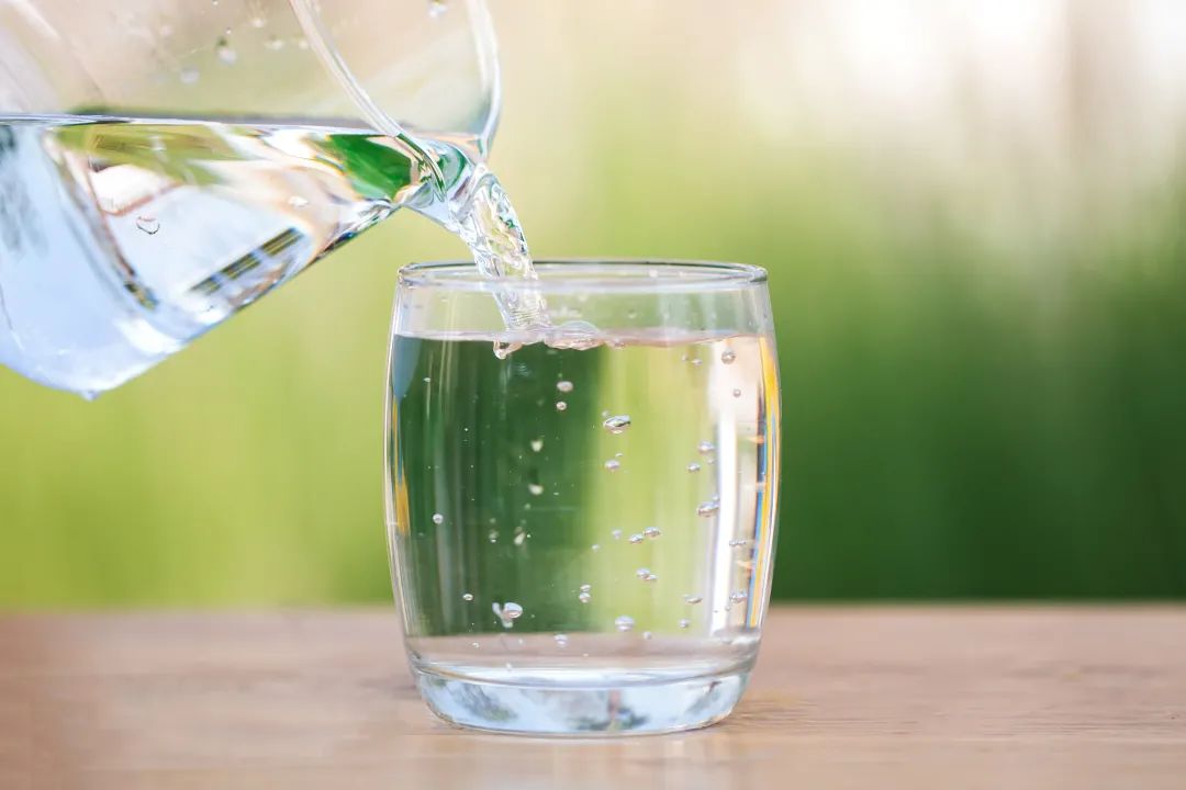 你以为水一煮沸就是“熟水”吗？！健康喝水 这3点更关键