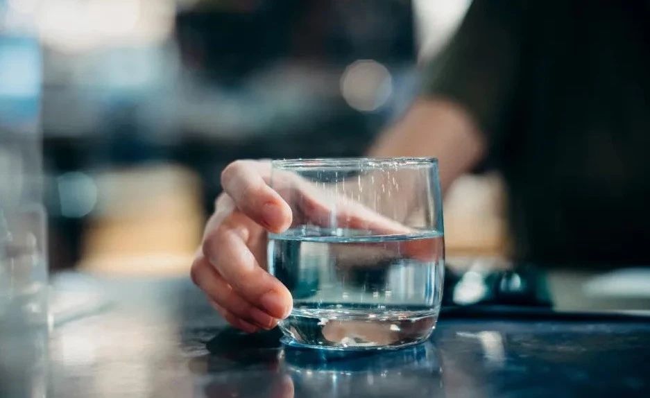 公认的10种健康生活习惯 爱喝水竟排第一
