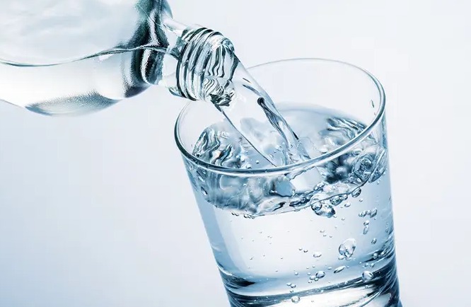 喝水之道：为何它是健康生活的第一要务