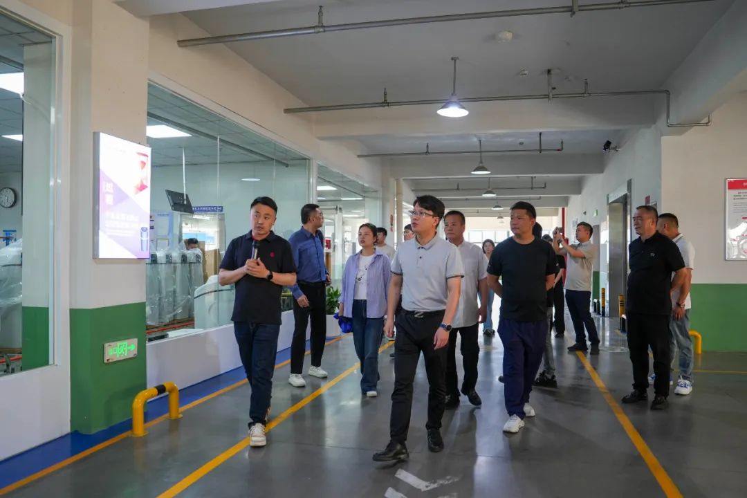 温州市山福镇政府与商会代表莅临润莱参观考察