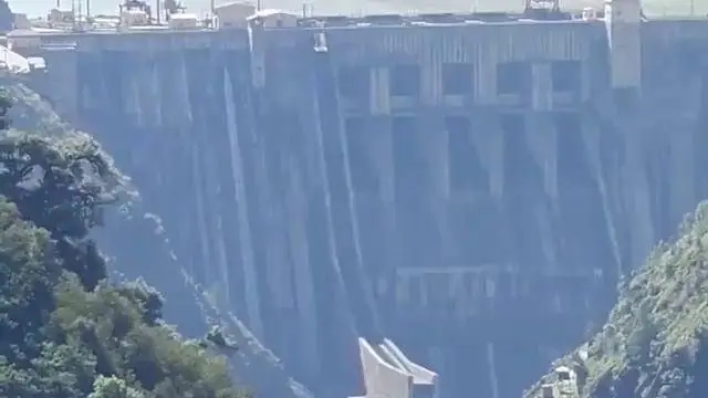印度又断水:大坝关闭 下游河床裸露