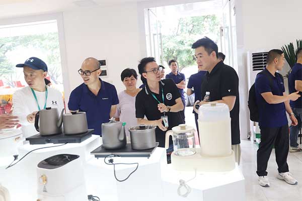 康宝一口气推出十款“集成浴室柜”，构建全场景健康生态链