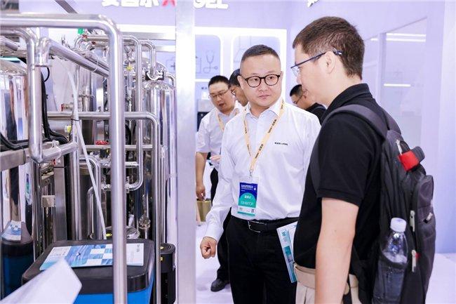 安吉尔携智慧医疗纯水解决方案亮相CHCC2025 打造医疗纯水管理新范式