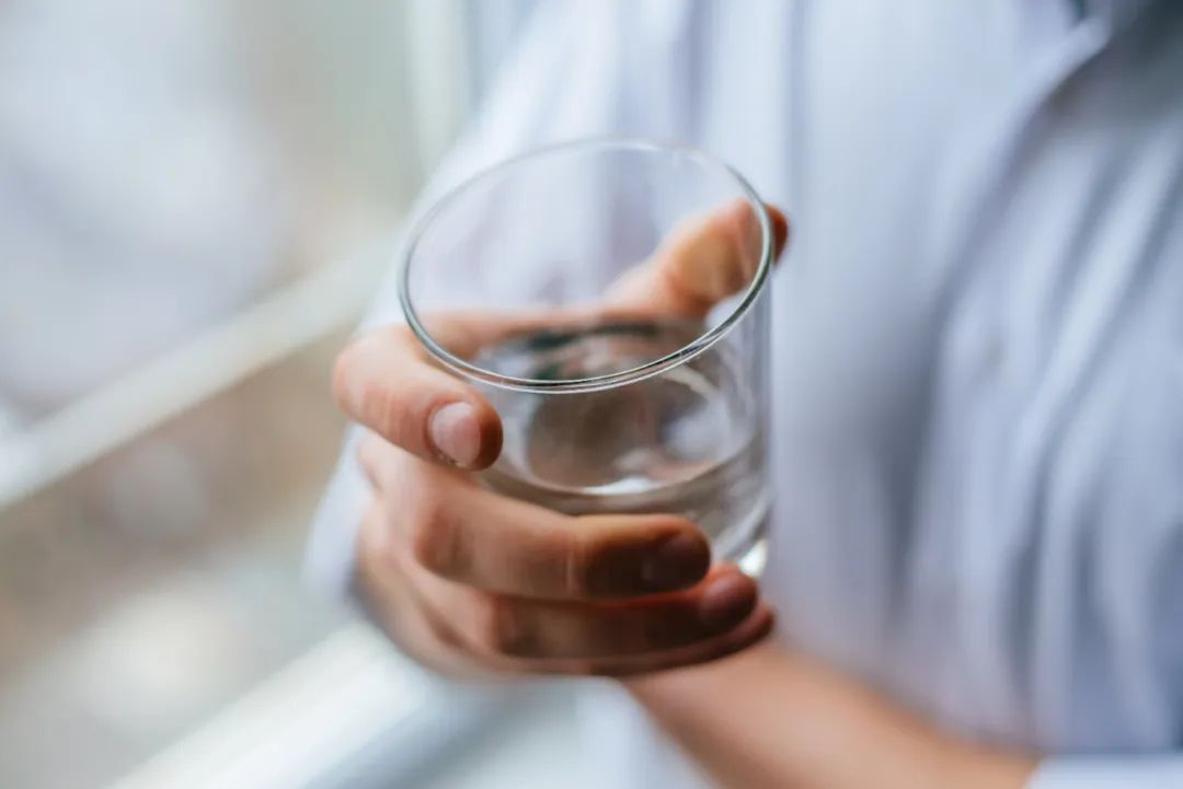 特洁安｜自来水异味频发？家庭用水安全自救指南来了