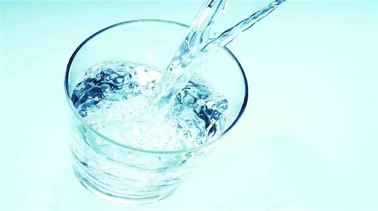 《人体器官衰老时间表》原来喝水就可以减缓器官衰老