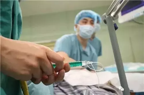 医生的忠告:每天坚持喝2000毫升水,真的不是害你! 医生的忠告:每天坚持喝2000毫升水,真的不是害你!